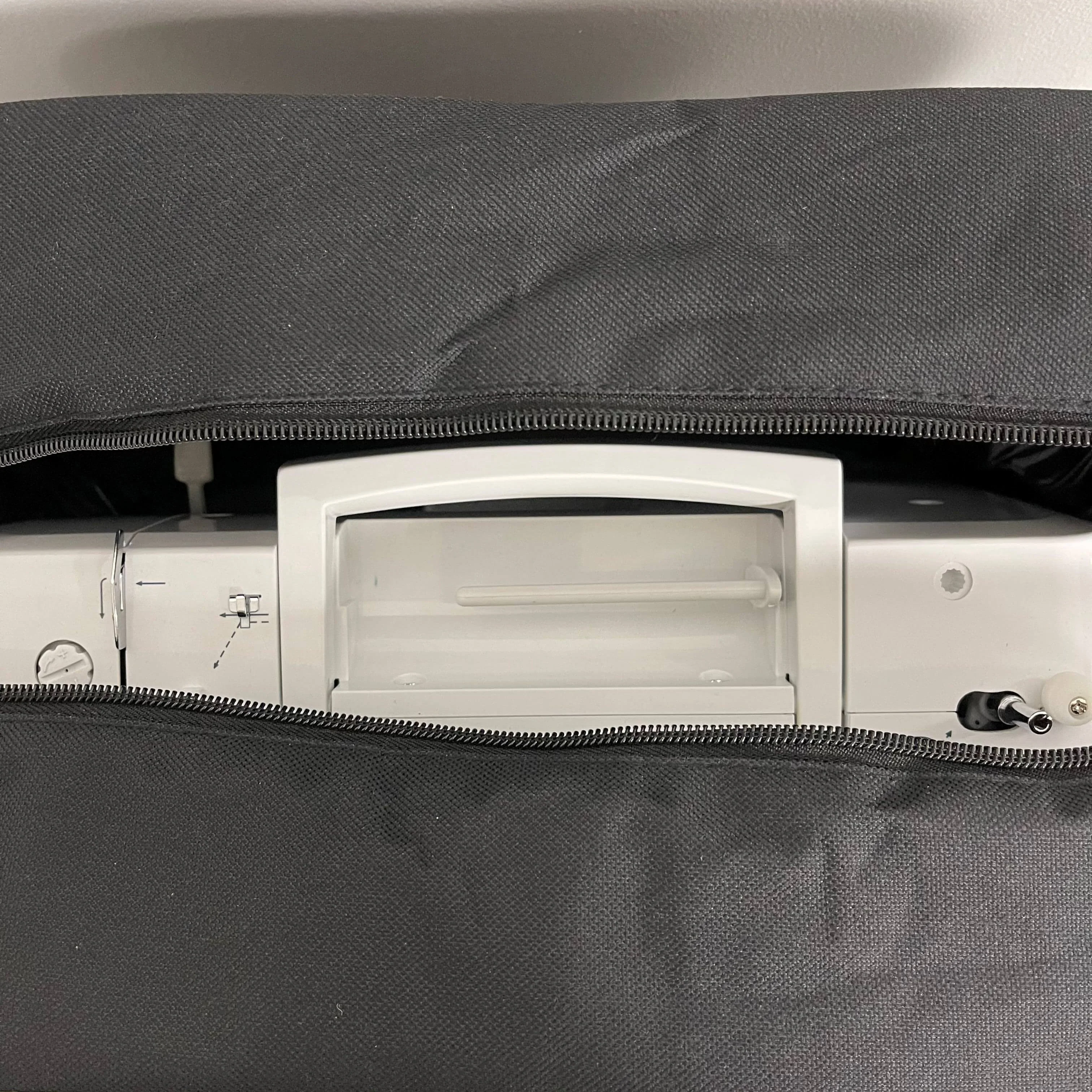 Singer Sewing Machine Luxury Padded Bag with storage pocket (official Singer) - Image 3