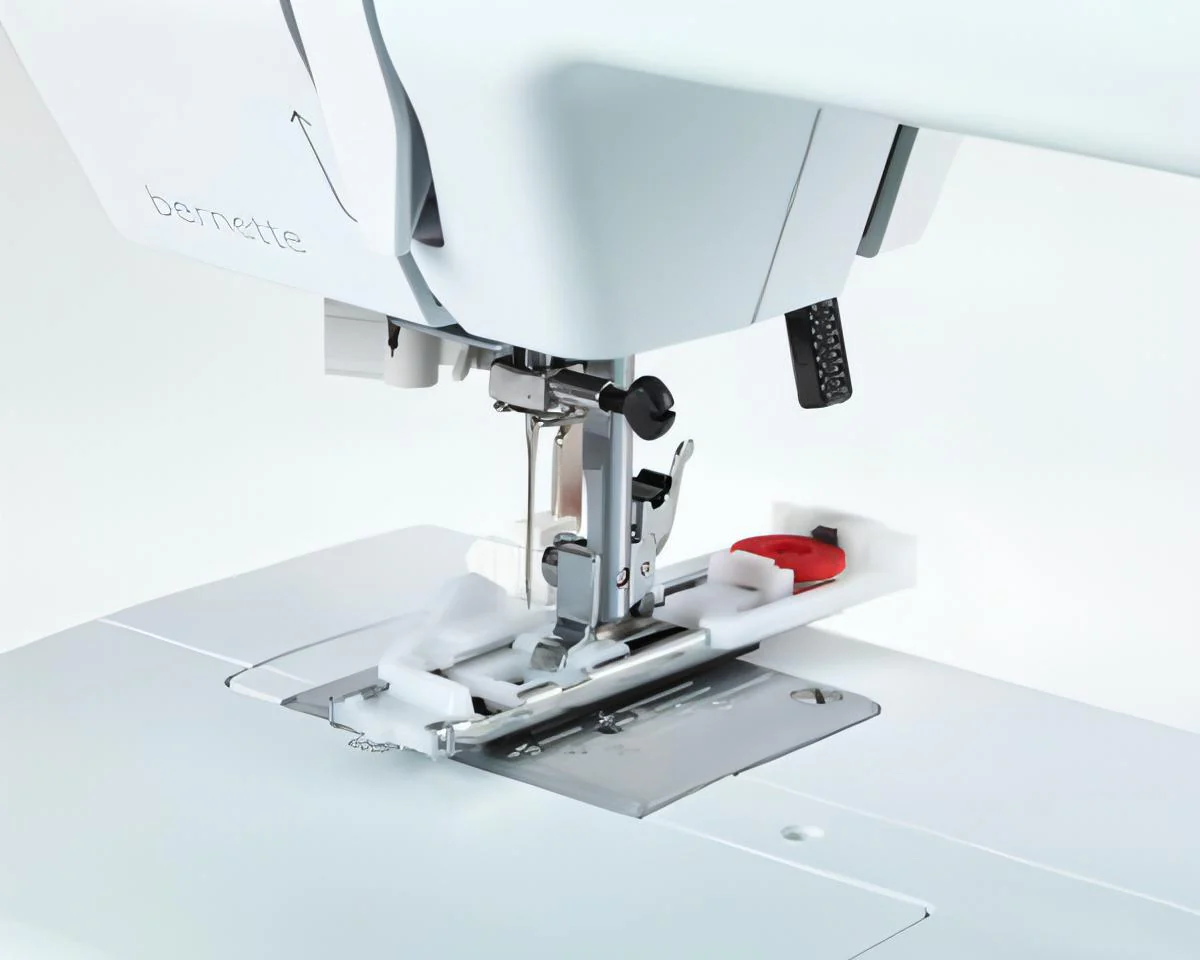 bernette by Bernina b35 Sewing Machine - Image 5