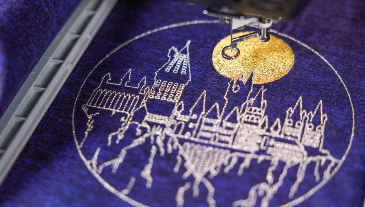 bernette by Bernina B79 Harry Potter Black Edition Sewing and Embroidery Machine - Image 4