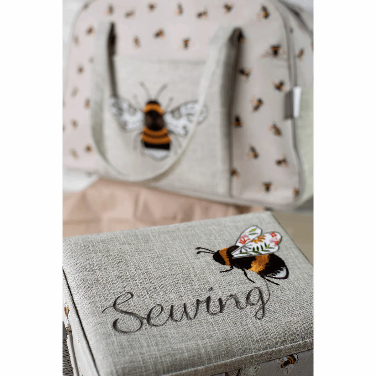 Embroidered Bee Sewing Machine Bag - Image 3