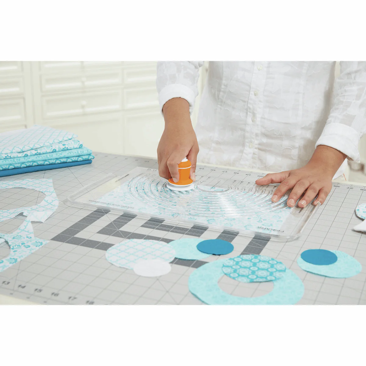 Fiskars Circle Fabric Cutter - Image 4