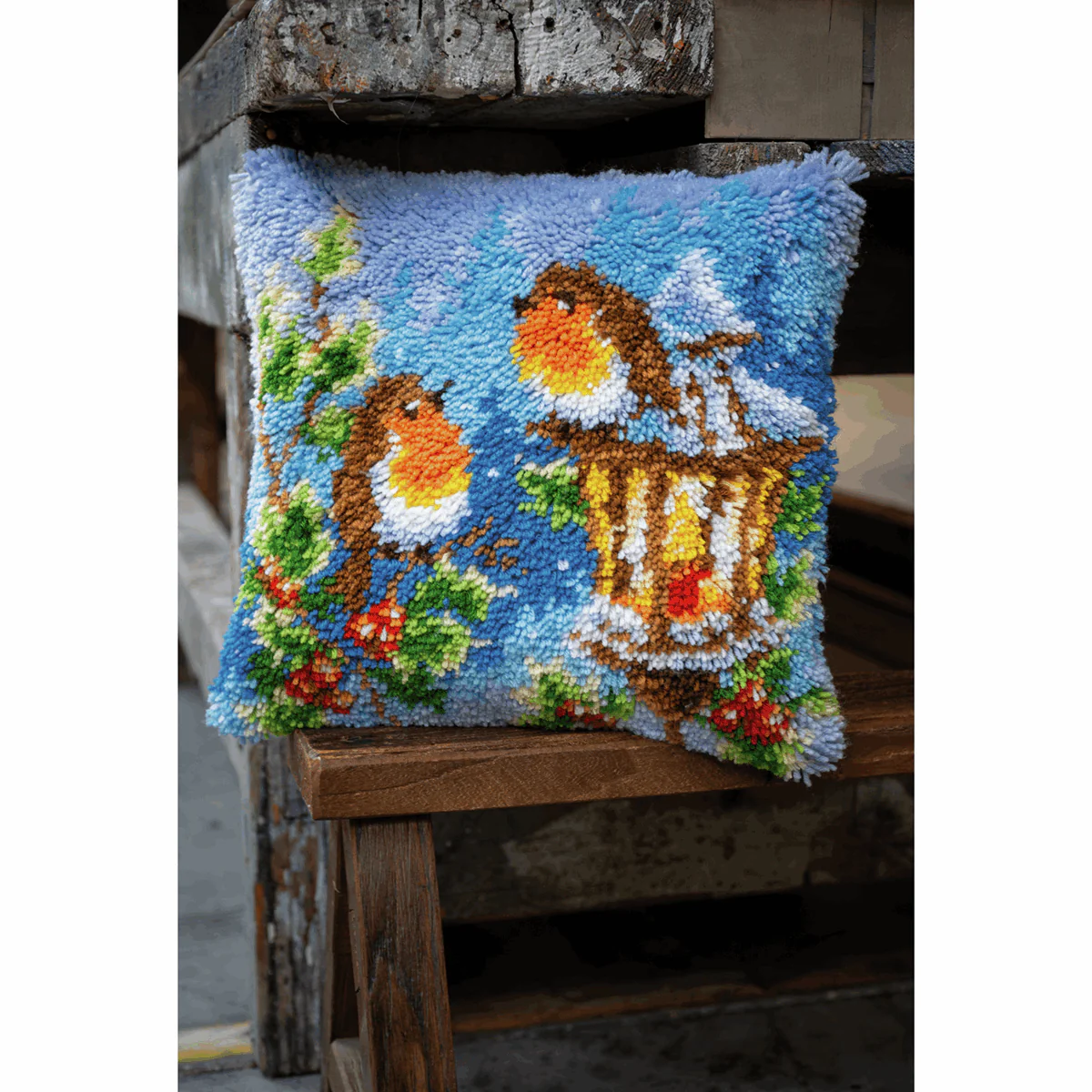 Latch Hook Cushion Kit - Robins with Christmas - Image 2