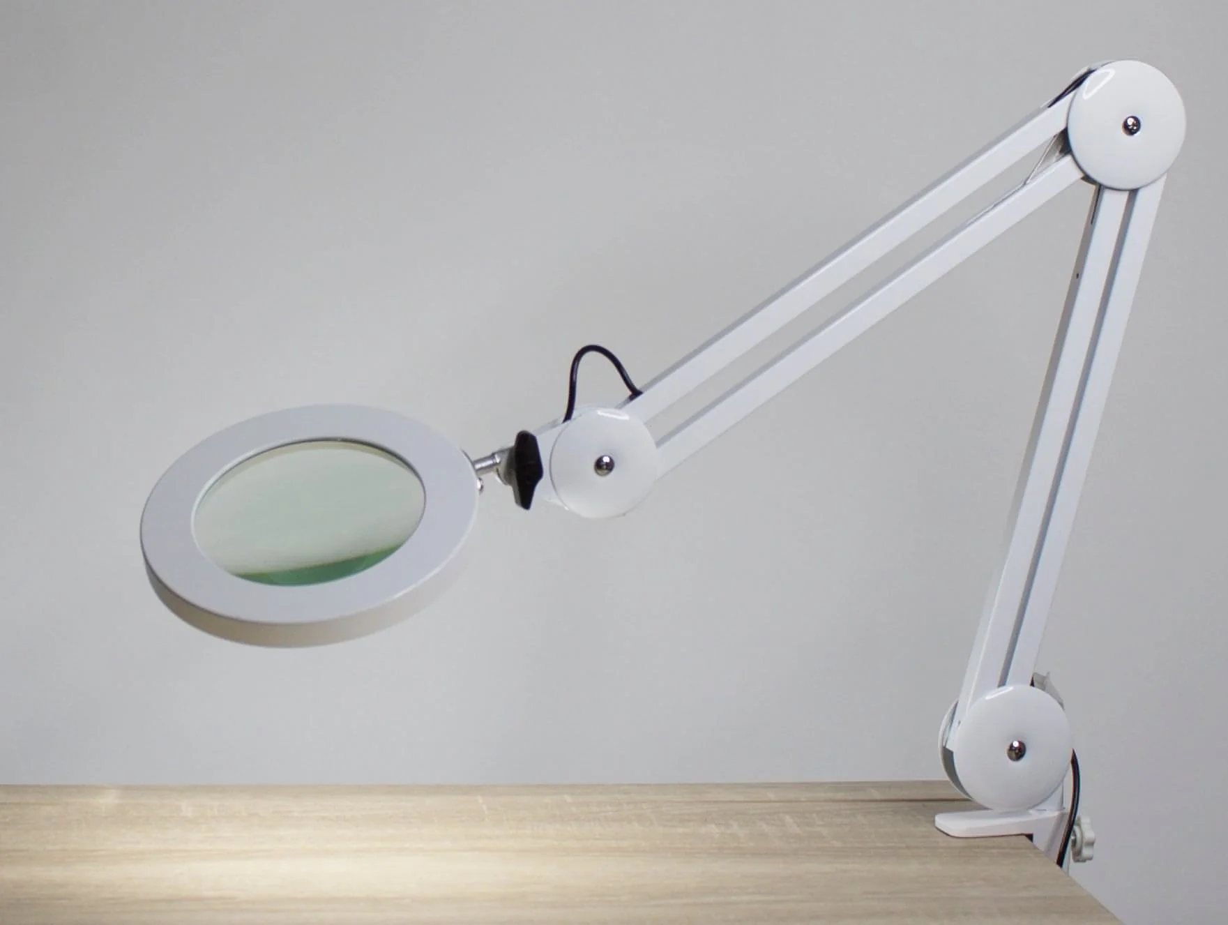 Native Lighting - White Chameleon Mini USB Lamp (1.75x magnification with dimmable 3 colour temperatures) - Image 2