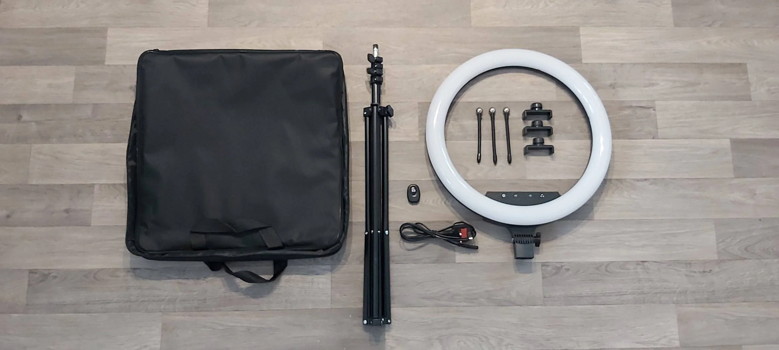 Native Lighting - Eclipse Ring Light with built in phone holder - amazing for bloggers (touch sensitive buttons and bluetooth connection) - Image 5
