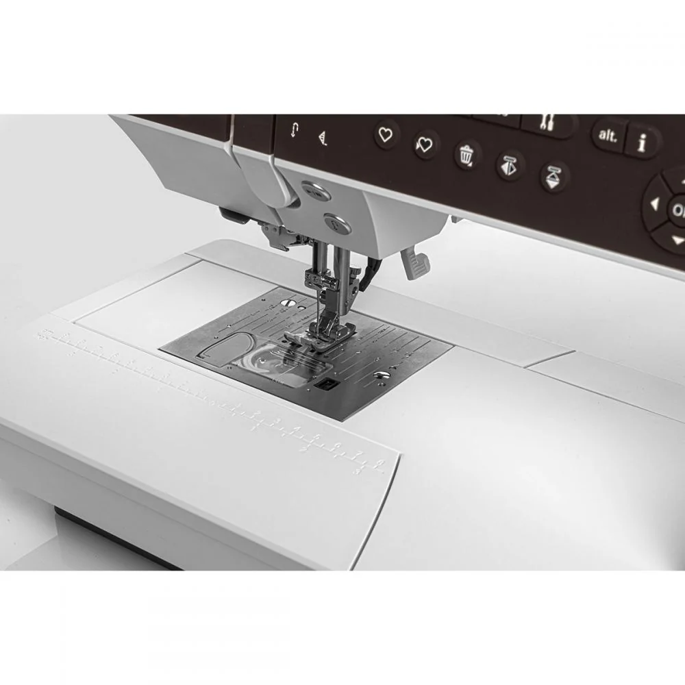 Pfaff Creative Ambition 640 Sewing Machine - Ex Display - Image 5