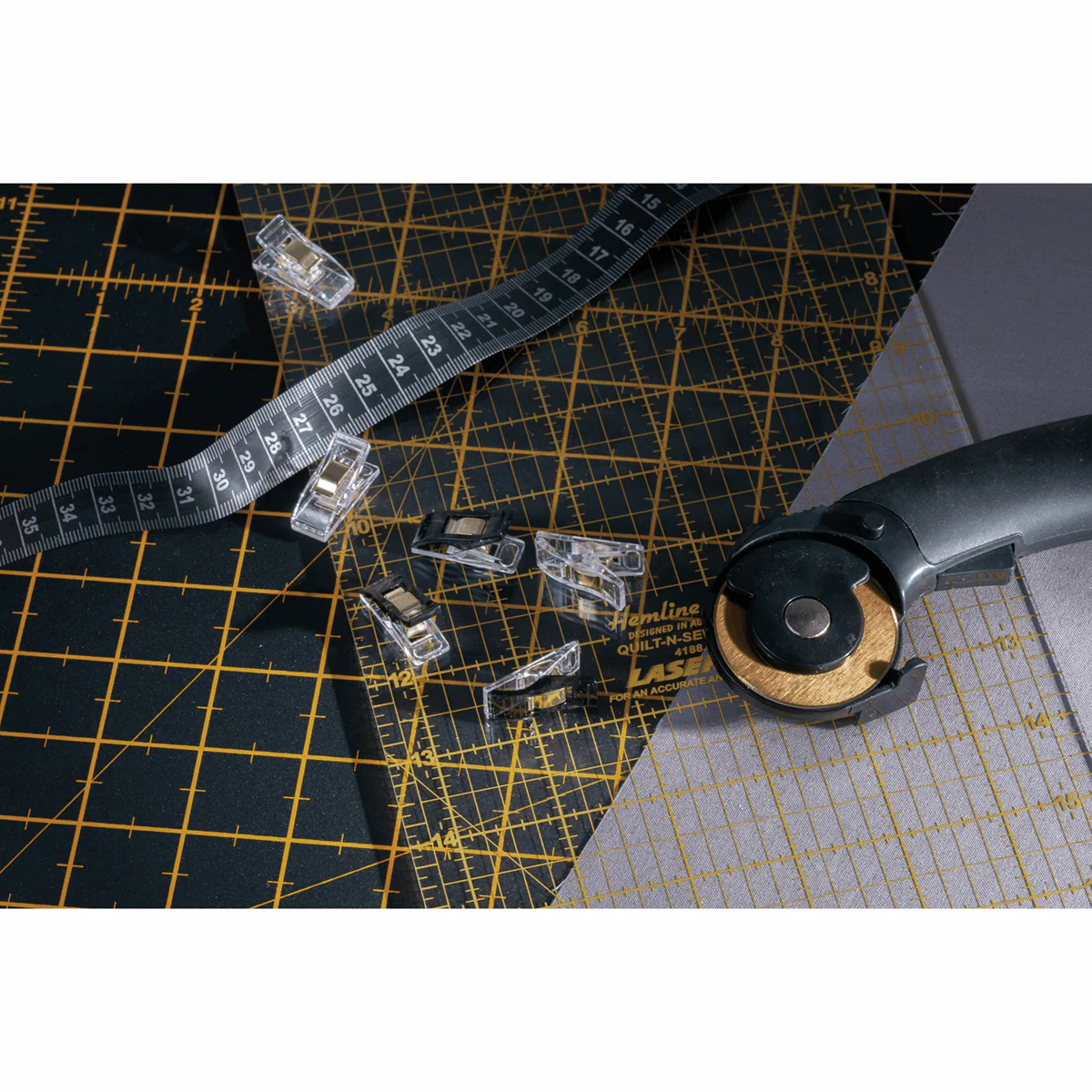 Premium Quilters Wonder Clips - Black & Clear (Pack of 30) *Hemline Gold Edition* - Image 3