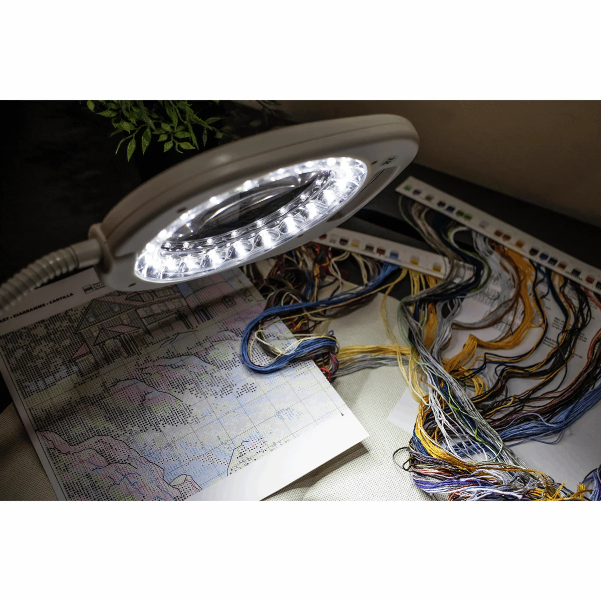 PURElite 4-in-1 LED Craft Magnifying Lamp - 2x magnification - Image 4