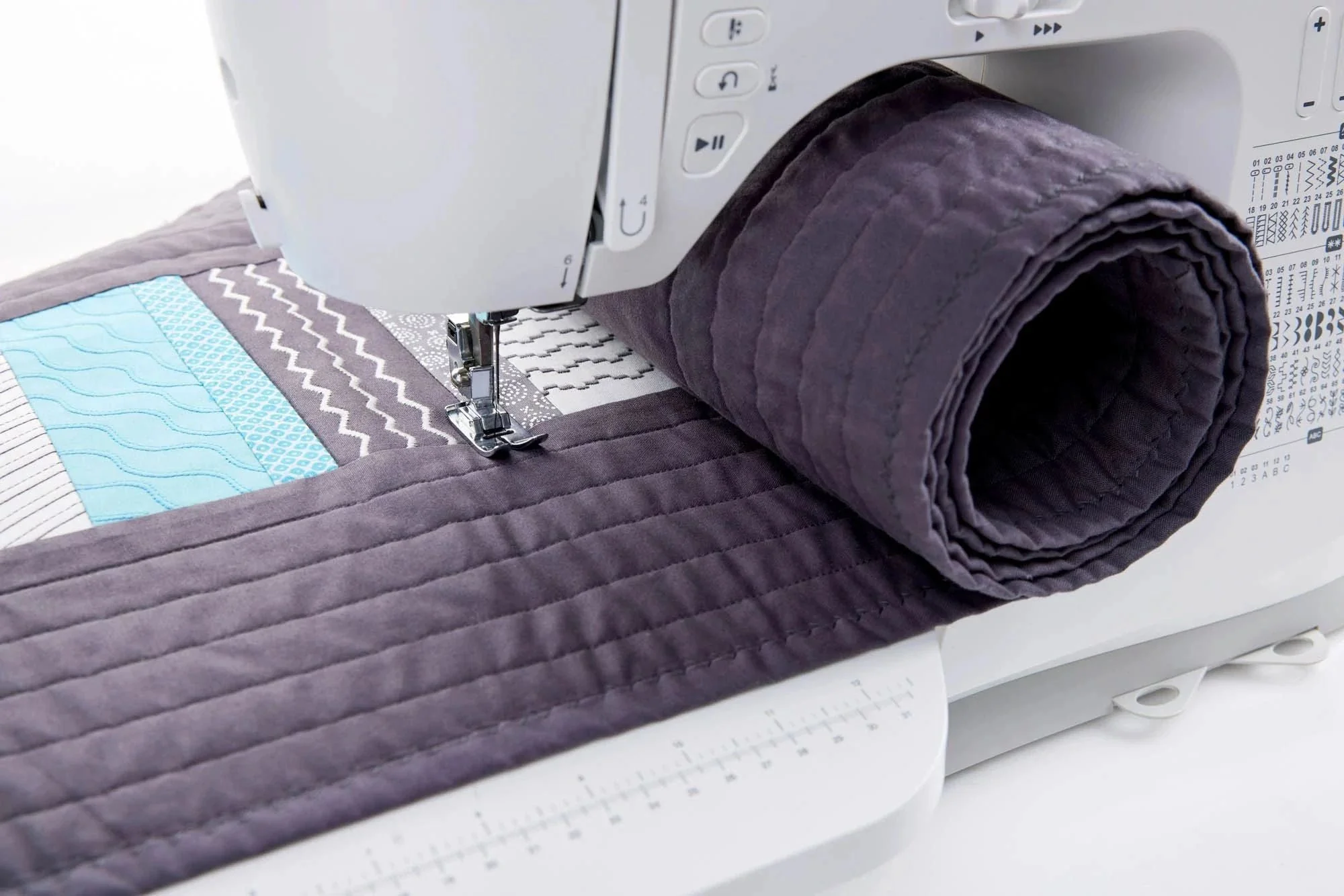 Singer C5955 Sewing Machine - 200 stitch patterns with letters and numbers - Ex Display B grade, may show signs of use or cosmetic marks - Image 5