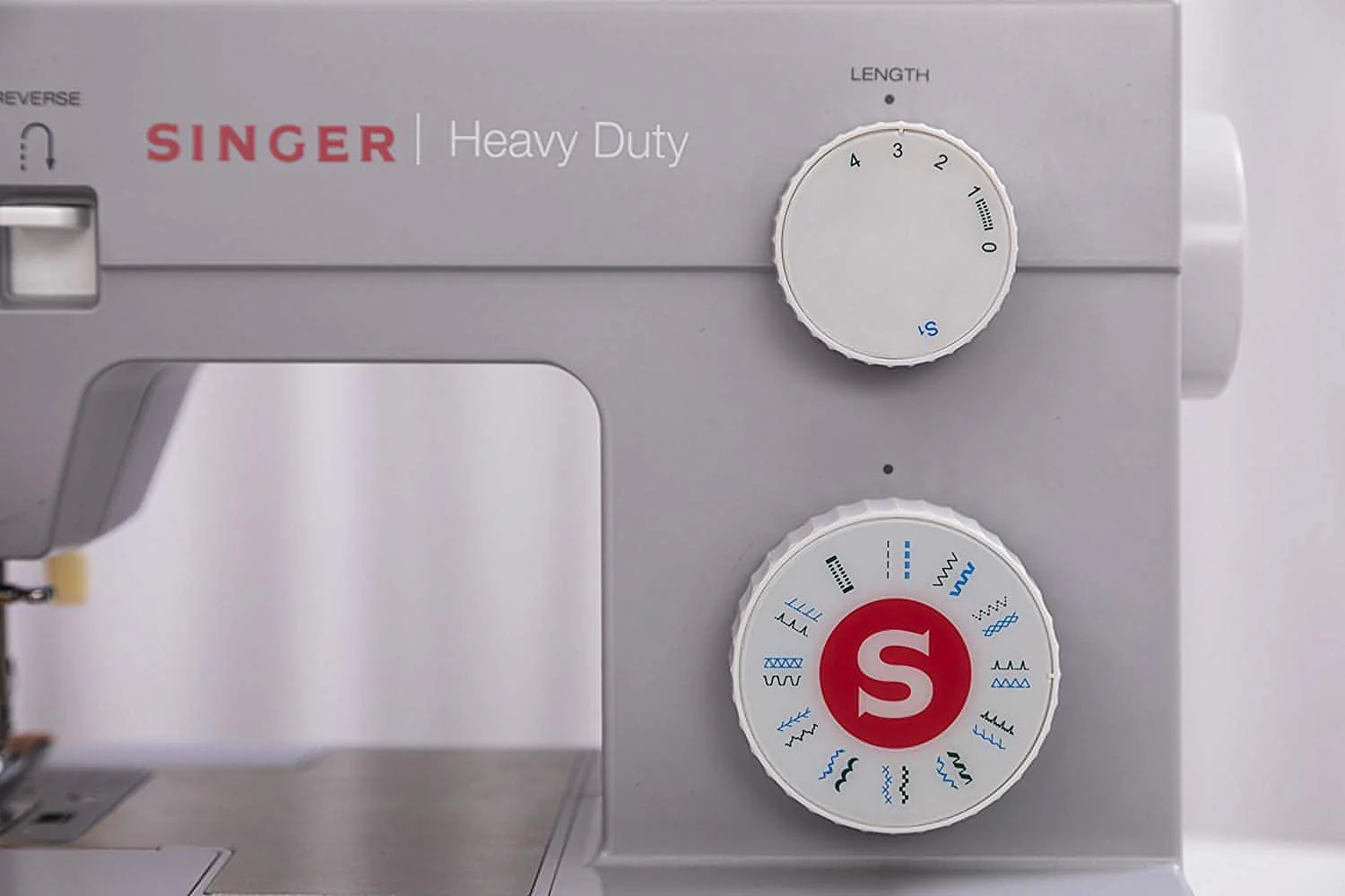 Singer Heavy Duty 4423 Sewing Machine - Which? Best Buy - Ex Display - Image 3
