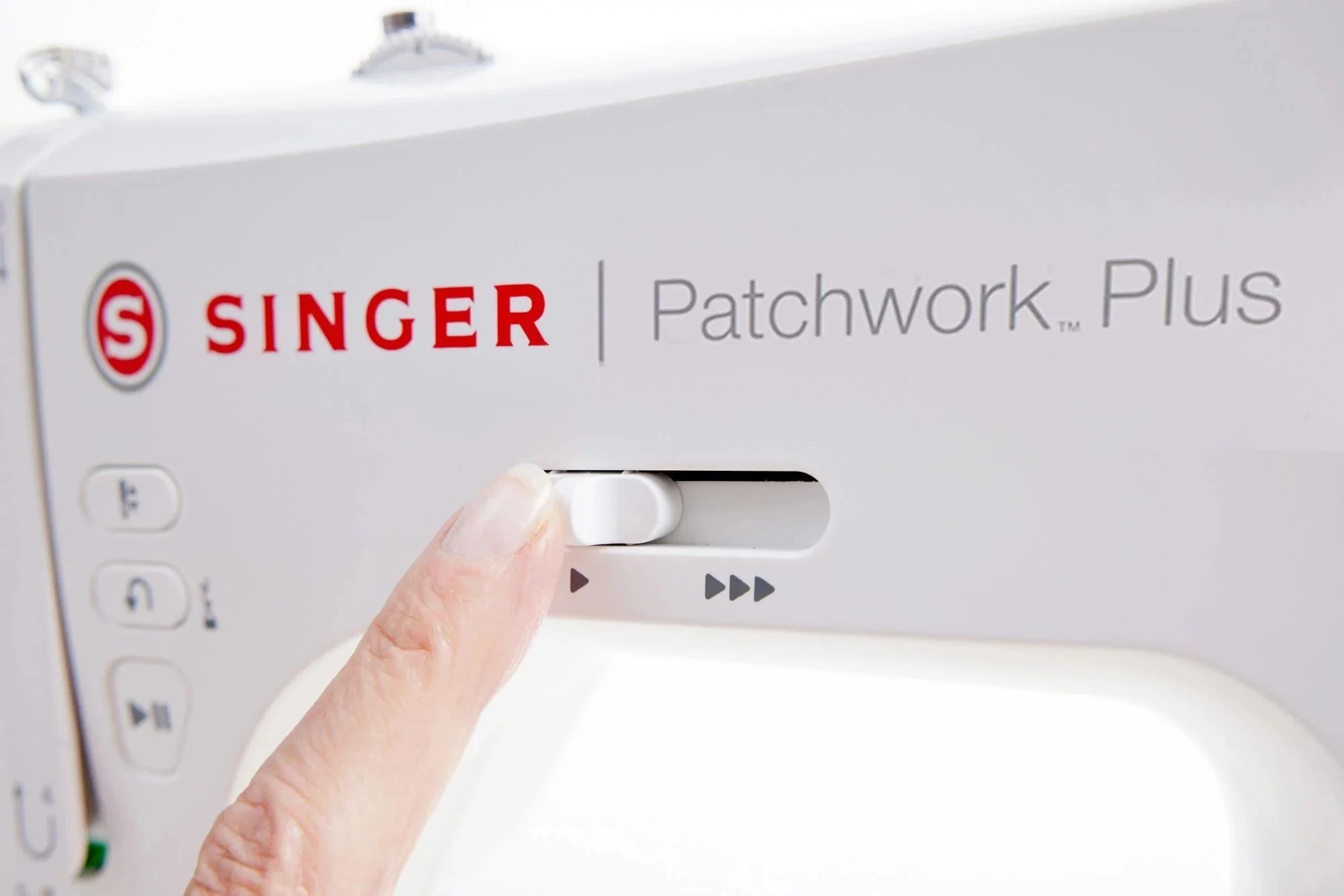 Singer Patchwork Plus C5985Q Computerised Quilting Machine - 200 Stitch Patterns + Extension Table - Image 6