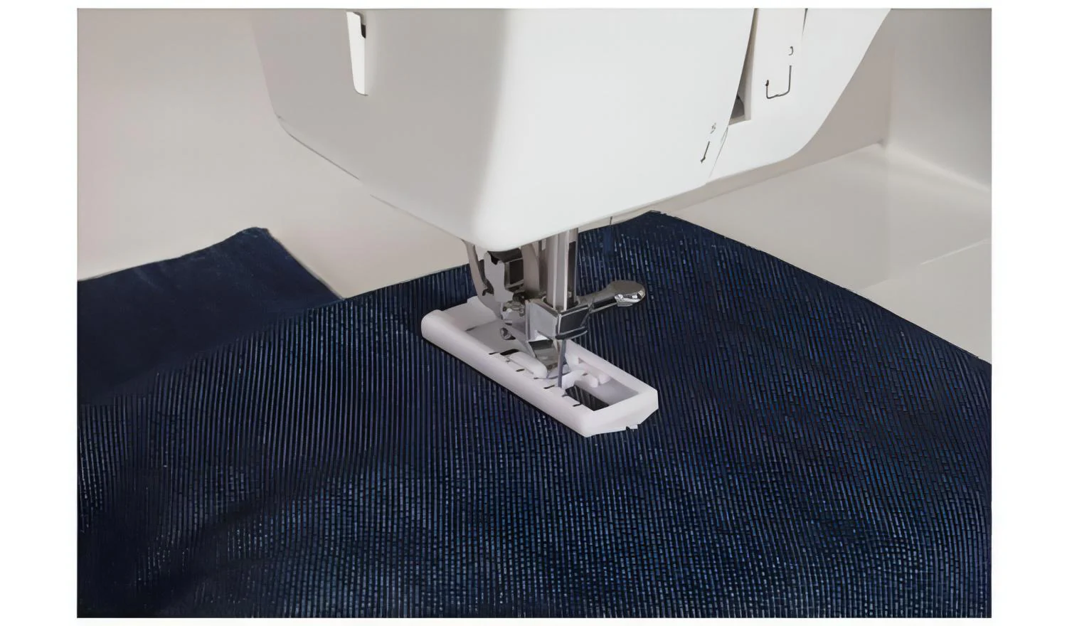 Singer Promise 14 Sewing Machine * Sews silk to denim, easy tension * Ex Display B grade - may show signs of use or cosmetic marks - Image 4