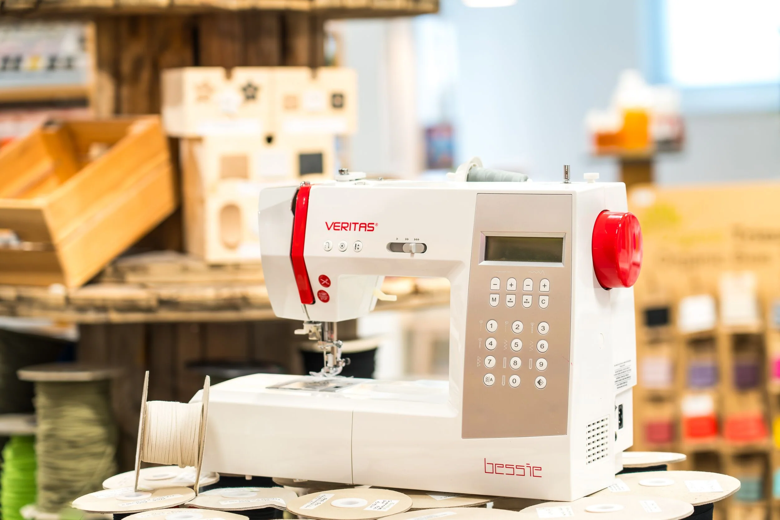 Veritas Bessie Sewing Machine - 197 stitch patterns, plus letters and numbers and auto thread cut - Ex Display - Image 5