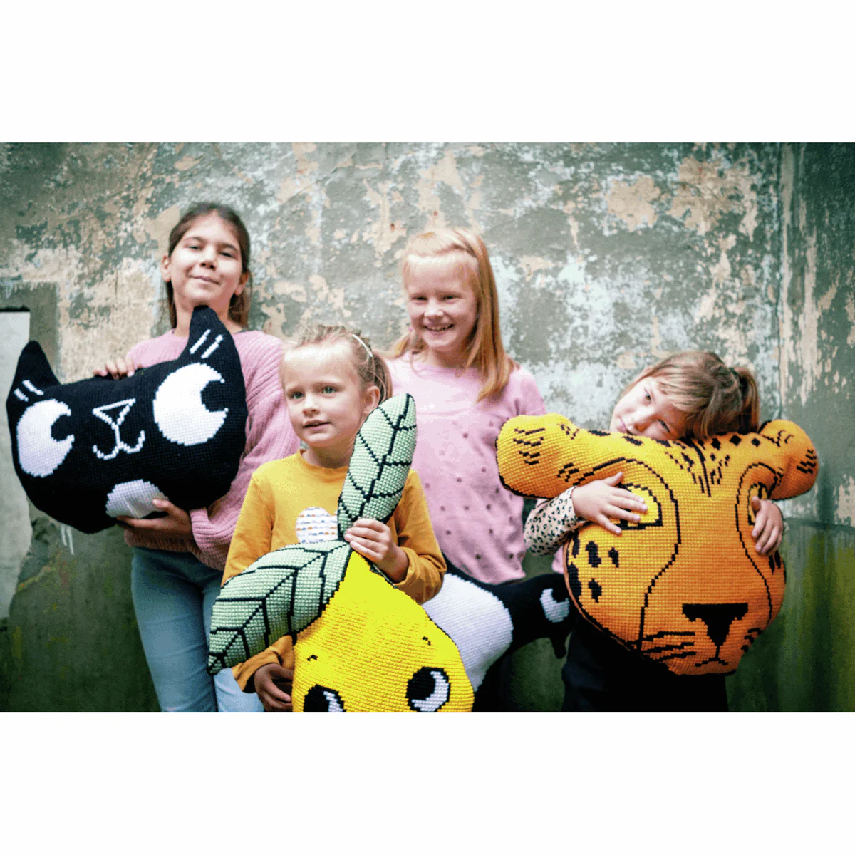 Vervaco Cross Stitch Cushion Kit - Eva Mouton: Black Cat - Image 3