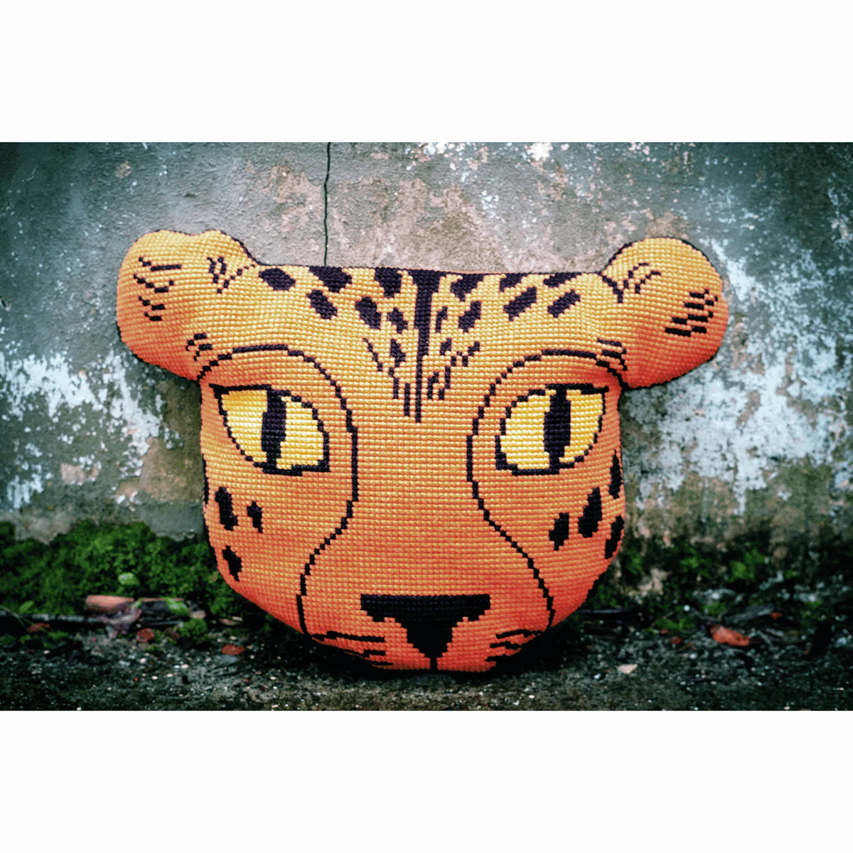 Vervaco Cross Stitch Cushion Kit - Eva Mouton: Cheetah - Image 4