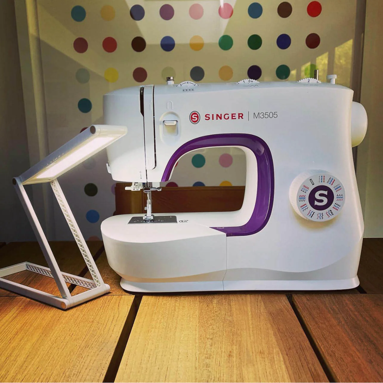 Singer Studio Foldable LED Lamp - Rechargeable, dimmable and Folds flat, Perfect for extra lighting around a sewing machine or for crafting - Image 2